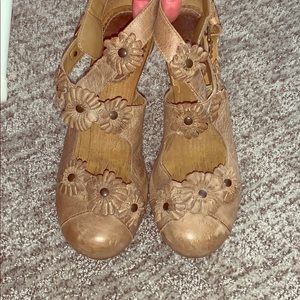 Born Floral Cutout Tan Leather Heels